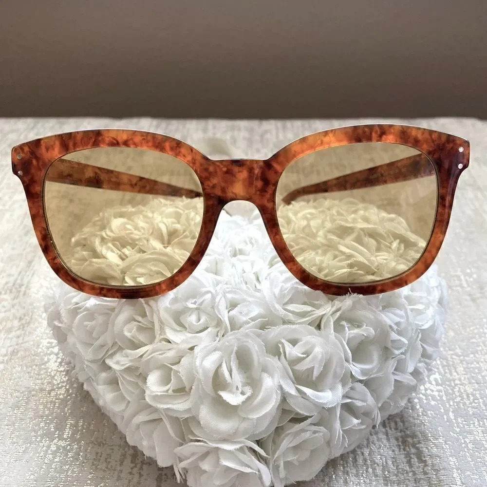 Gucci Brown Havana Rectangular/Square Sunglasses. EUC! Complete Set